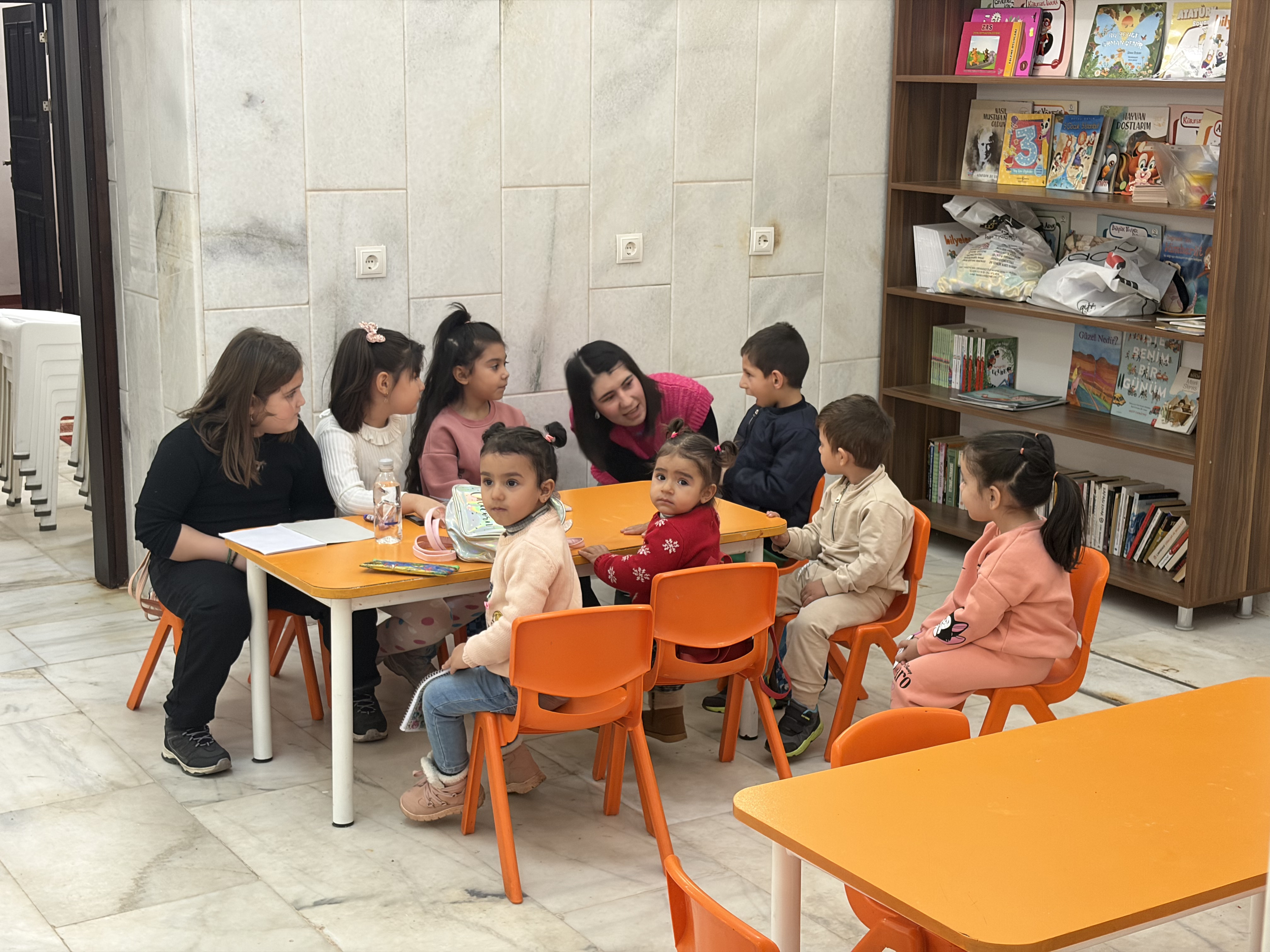 Kadın ve Çocuk Dayanışma Merkezi’nde ingilizce derslerine yoğun ilgi