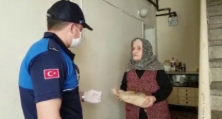 Hanife Teyze'den zabıtaya dua