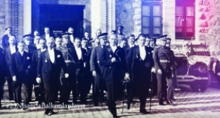 23 Nisan'da Balkonlardayız