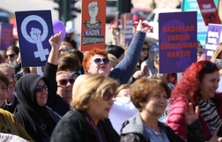 Kadınlar dayanışmayı yeşertiyor