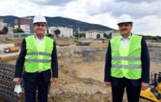 Çavuşoğlu Osmangazi Meydanı’nı gezdi