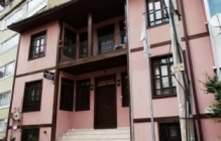 Emine Erdoğan’dan Dündar’a ‘Vakıf İnsan’ ödülü