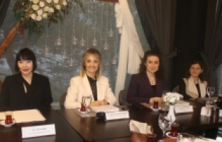 “iş hayatında kadın olmak erkeklere göre daha zor”