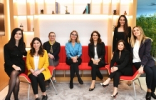 Sağlık sektöründe kadın liderliğinin önünü açıyoruz