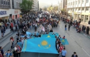 TÜRKSOY’dan Dündar’a Onur Madalyası