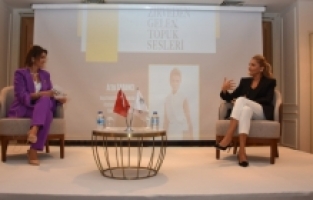 “Zirveden Gelen Topuk Sesleri”nin konuğu Arzu Sabancı oldu