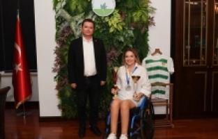 Osmangazili ralli pilotu Kübra, Avrupa’da destan yazdı