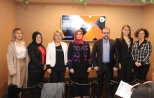 TOSYÖV Bursa Kadın Komitesi üniversiteli kızların yanında