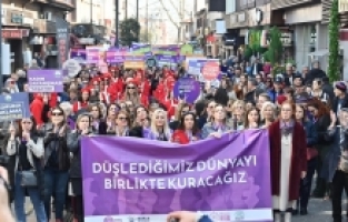 Kadınlar, düşledikleri dünyayı birlikte kurmak için yürüdü
