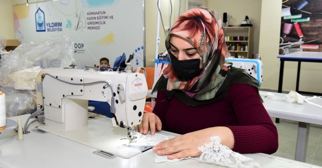 Anneler öğreniyor çocuklar eğleniyor