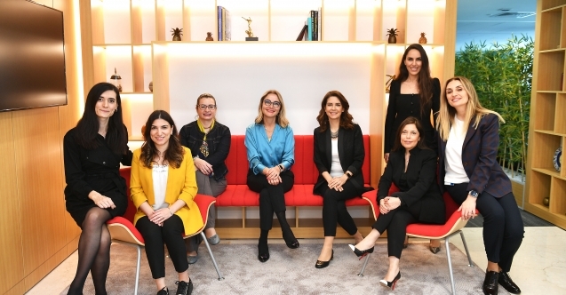 Sağlık sektöründe kadın liderliğinin önünü açıyoruz